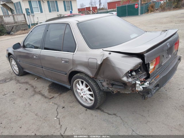 1993 HONDA ACCORD JHMCB7674PC048774 Photo 2