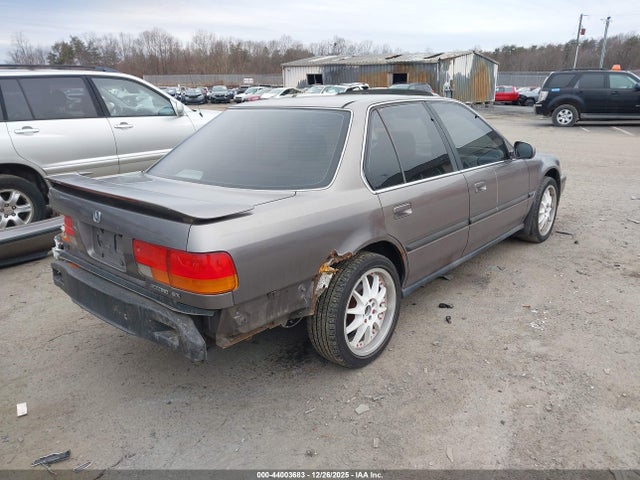 1993 HONDA ACCORD JHMCB7674PC048774 Photo 3