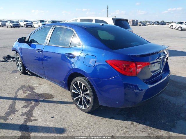 Toyota COROLLA SE 2018 5YFBURHE2JP758222 Image 3