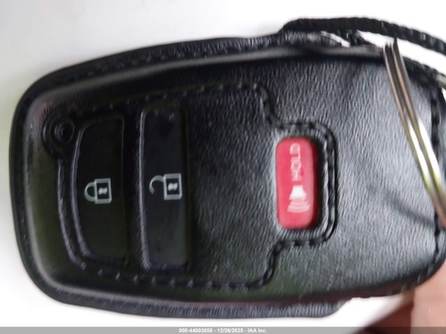 JTDACAAU2T3068807 Toyota Prius Le