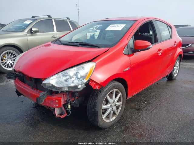 JTDKDTB37E1071008 Toyota Prius C Three