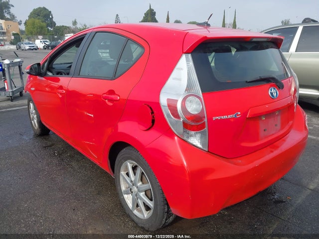 JTDKDTB37E1071008 Toyota Prius C Three