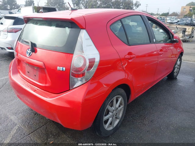 JTDKDTB37E1071008 Toyota Prius C Three