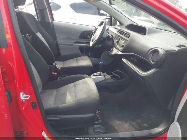 JTDKDTB37E1071008 Toyota Prius C Three
