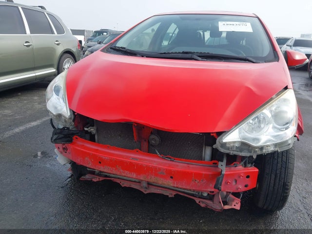 JTDKDTB37E1071008 Toyota Prius C Three