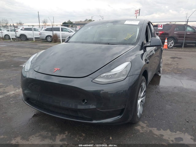 2024 TESLA MODEL Y 7SAYGDED1RF078094 Photo 1