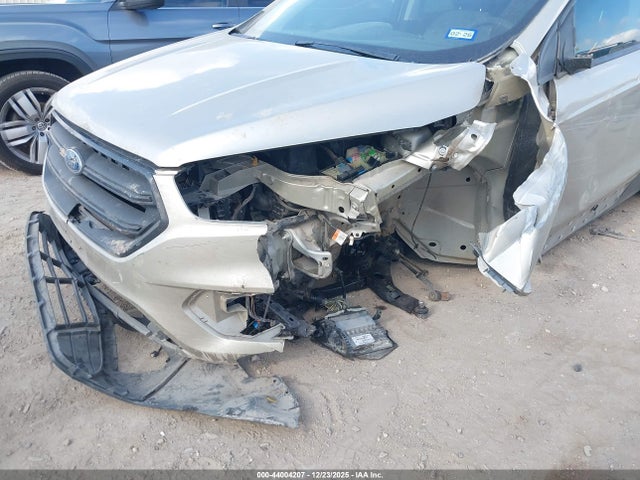 1FMCU0F78HUA22821 Ford ESCAPE S