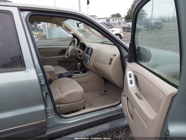2005 Ford Escape Xlt მანქანა იყიდება აუქციონზე, vin: 1FMCU93145KD99979, აუქციონის ნომერი: 44004275