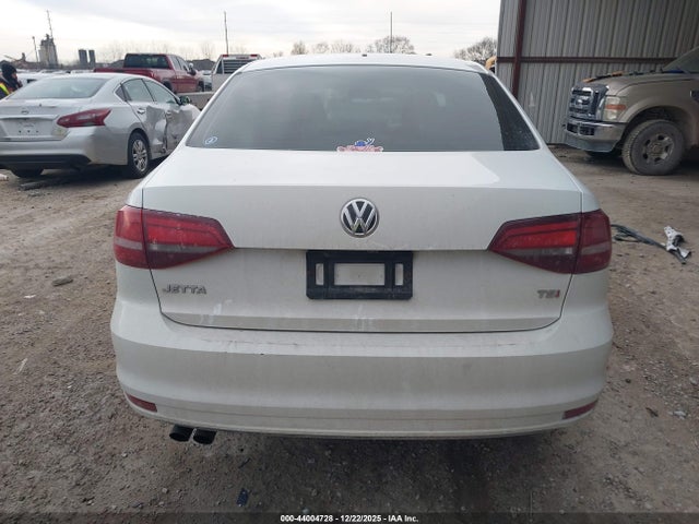 44004728 :رقم المزاد ، 3VW2B7AJ6JM208737 vin ، 2018 Volkswagen Jetta 1.4t S مزاد بيع