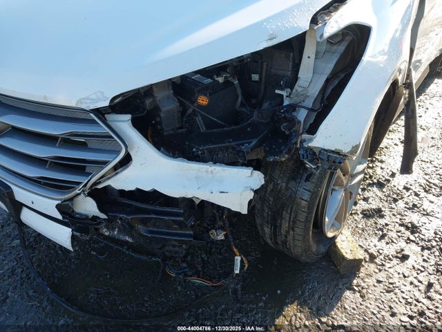 5XYZTDLB7HG394640 Hyundai Santa Fe Sport 2.4l