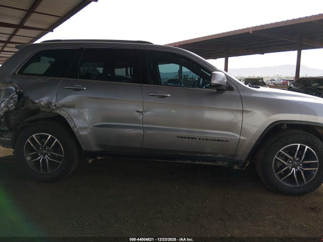 1C4RJEAG9KC852149 Jeep Grand Cherokee Laredo E 4x2