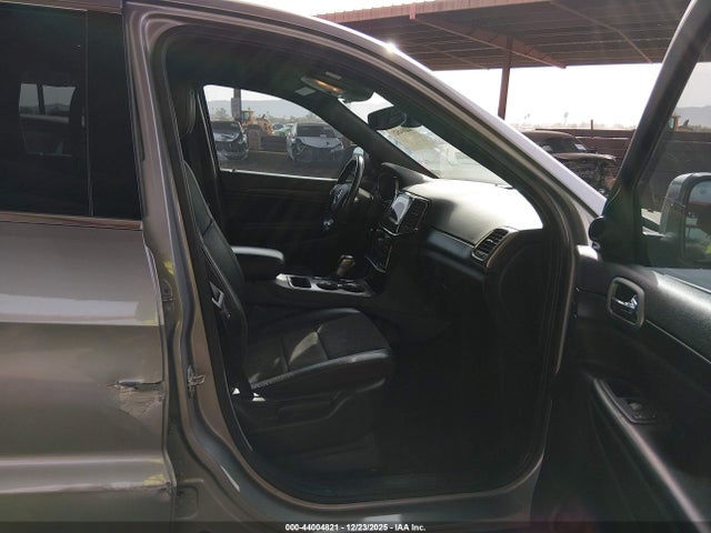 1C4RJEAG9KC852149 Jeep Grand Cherokee Laredo E 4x2