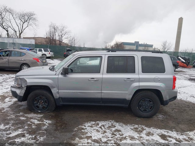 1C4NJPBB0HD203856 Jeep Patriot Sport Fwd