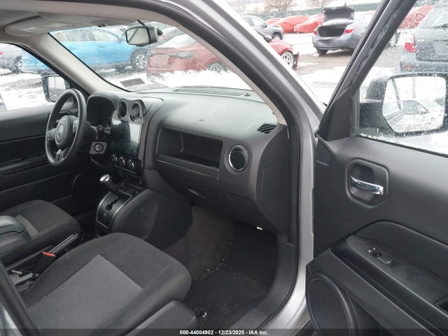 1C4NJPBB0HD203856 Jeep Patriot Sport Fwd