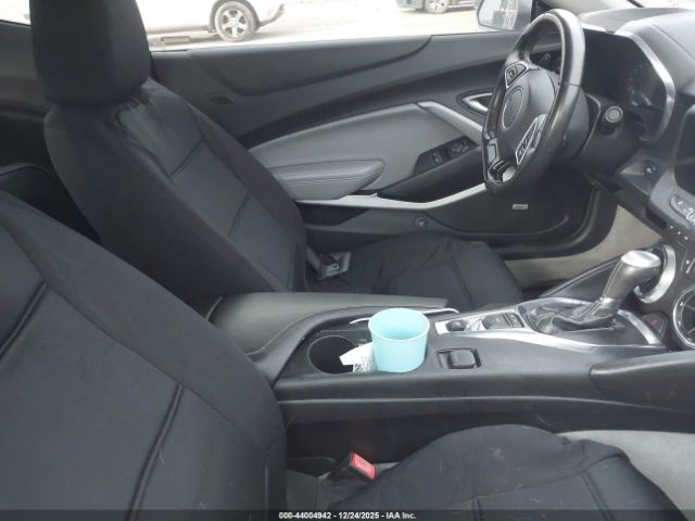 2019 CHEVROLET CAMARO 1G1FB1RX5K0125517 Photo 4