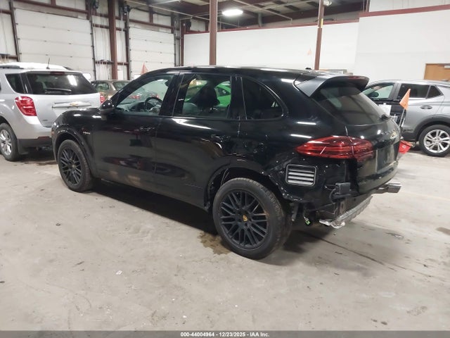 2017 PORSCHE CAYENNE E-HYBRID WP1AE2A26HLA68460 Photo 2