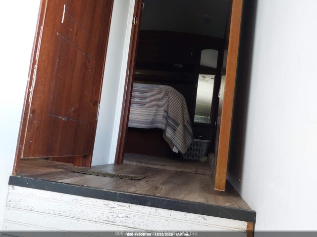 44005109 :رقم المزاد ، 4YDF31527EB453249 vin ، 2014 Keystone Outback 315 Fre Diam مزاد بيع