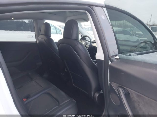 2021 TESLA MODEL Y 5YJYGDEE4MF234000 Photo 7