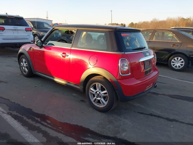 2012 MINI COOPER WMWSU3C58CT367220 Photo 2