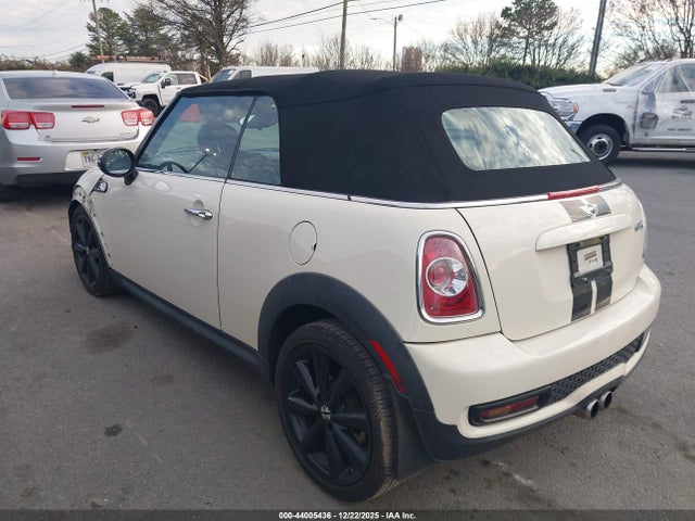 2015 MINI CONVERTIBLE WMWZP3C51FT298946 Photo 2