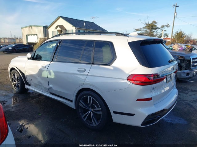 2022 BMW X7 5UXCX6C08N9K20687 Photo 2