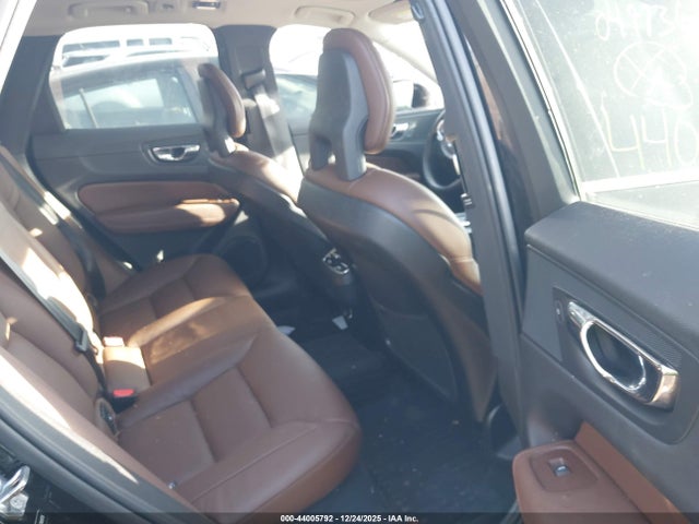 2018 VOLVO XC60 YV4A22RL6J1049736 Photo 7