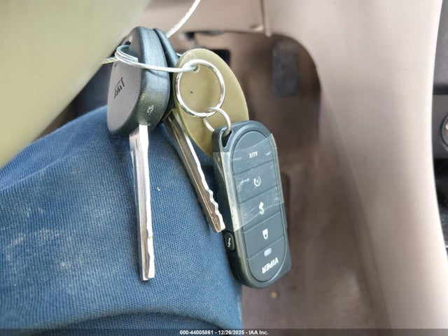 44005861 :رقم المزاد ، 2T1CF28P4XC260362 vin ، 1999 Toyota Camry Solara Se V6 مزاد بيع