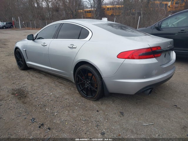 2015 JAGUAR XF SAJWJ0FF7F8U61565 Photo 2