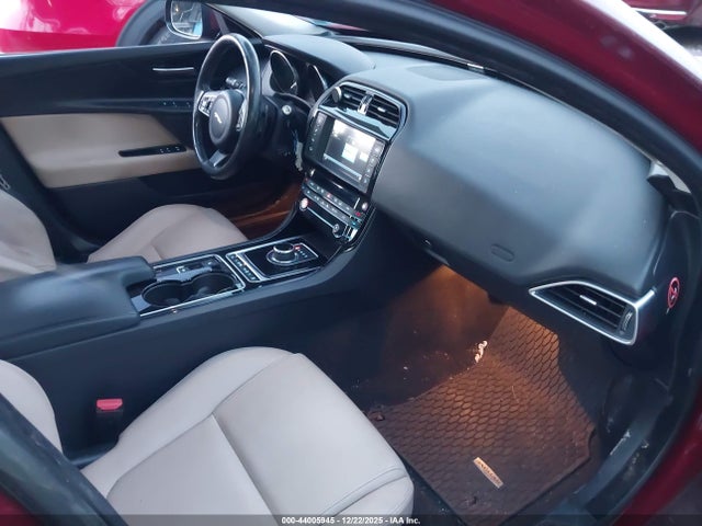 2017 JAGUAR XE SAJAJ4BV2HA968769 Photo 4