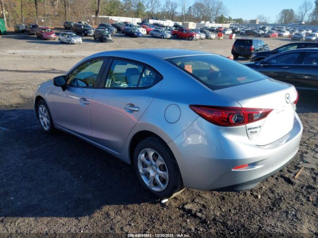 2018 MAZDA MAZDA3 3MZBN1U72JM164496 Photo 2