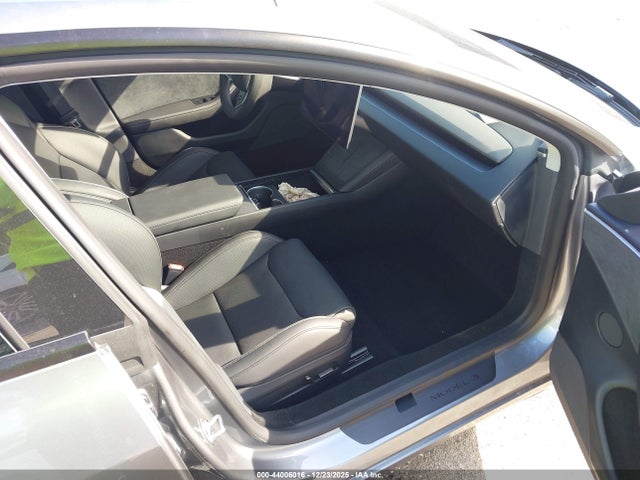 2025 TESLA MODEL 3 5YJ3E1ET8SF953826 Photo 4