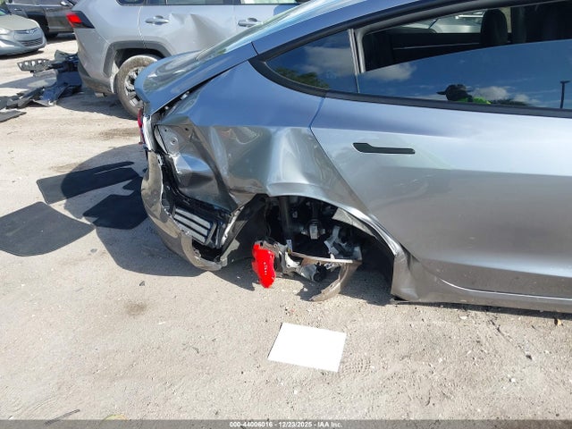 2025 TESLA MODEL 3 5YJ3E1ET8SF953826 Photo 5