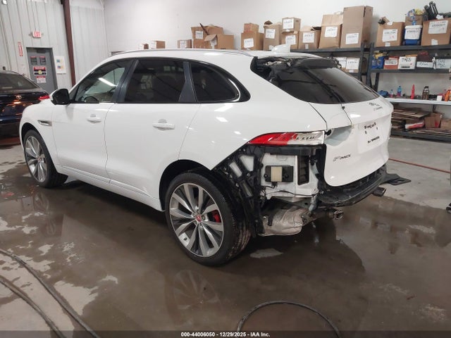 2018 JAGUAR F-PACE SADCM2FV2JA285106 Photo 2