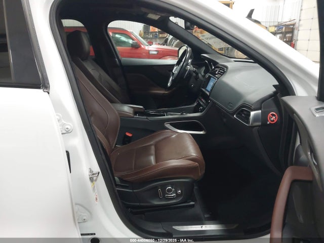 2018 JAGUAR F-PACE SADCM2FV2JA285106 Photo 4