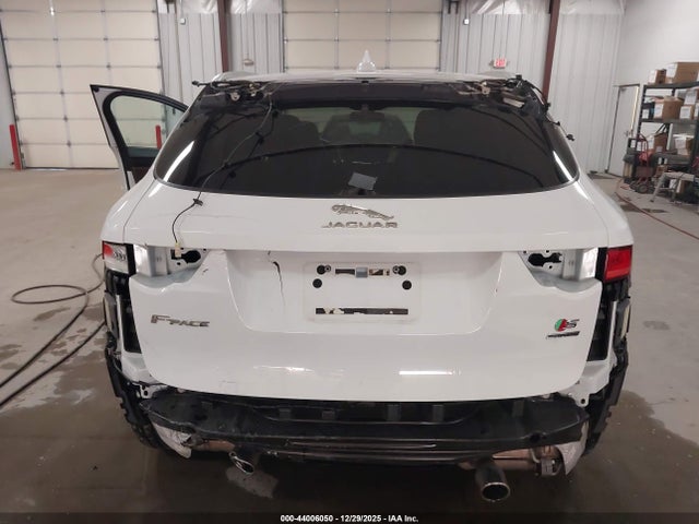 2018 JAGUAR F-PACE SADCM2FV2JA285106 Photo 5