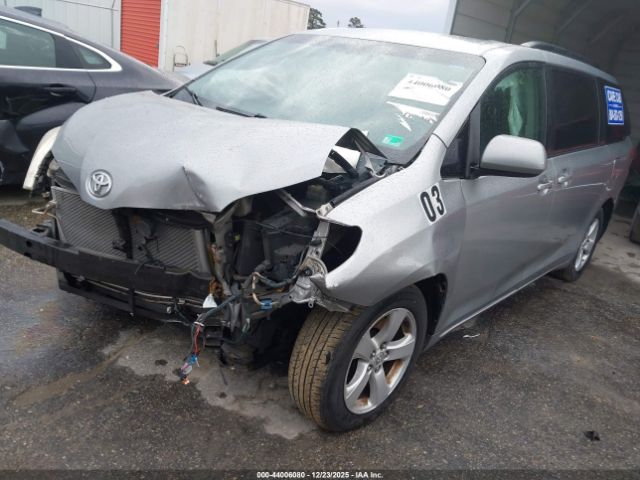 2014 TOYOTA SIENNA 5TDKK3DC1ES412831 Photo 1