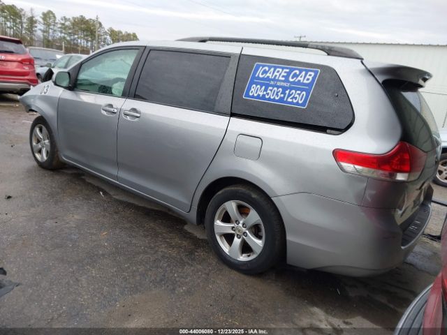2014 TOYOTA SIENNA 5TDKK3DC1ES412831 Photo 2
