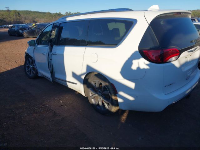 2018 CHRYSLER PACIFICA 2C4RC1GGXJR103165 Photo 2