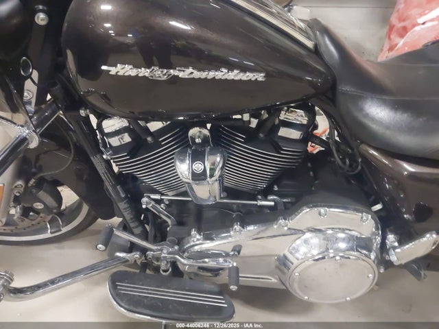2018 HARLEY-DAVIDSON FLTRX 1HD1KHC16JB638727 Photo 8