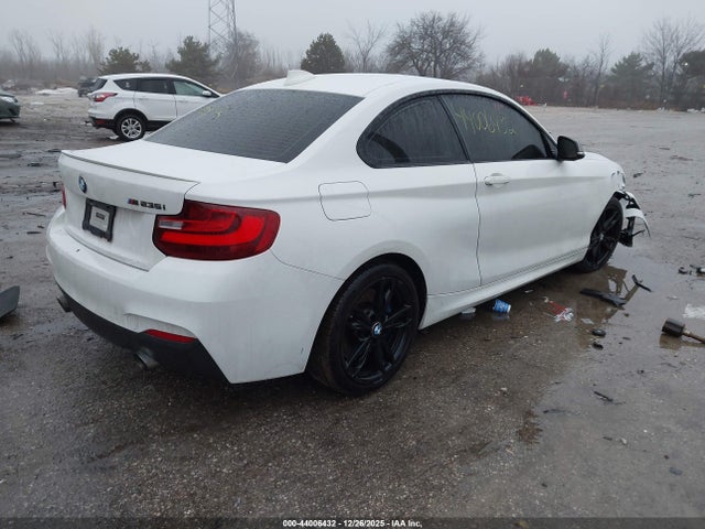 2016 BMW M235I WBA1J9C54GV372156 Photo 3