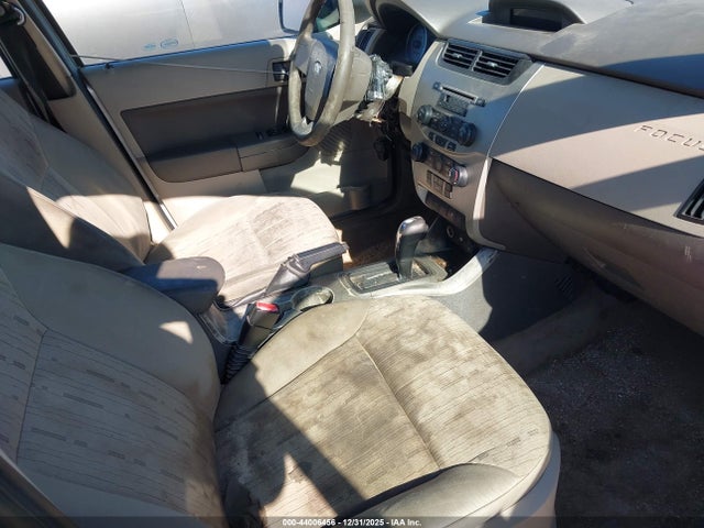 2010 FORD FOCUS 1FAHP3FN1AW253898 Photo 4