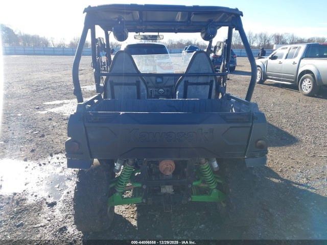 44006558 :رقم المزاد ، JKBRFCC16FB502672 vin ، 2015 Kawasaki Krf800 C مزاد بيع