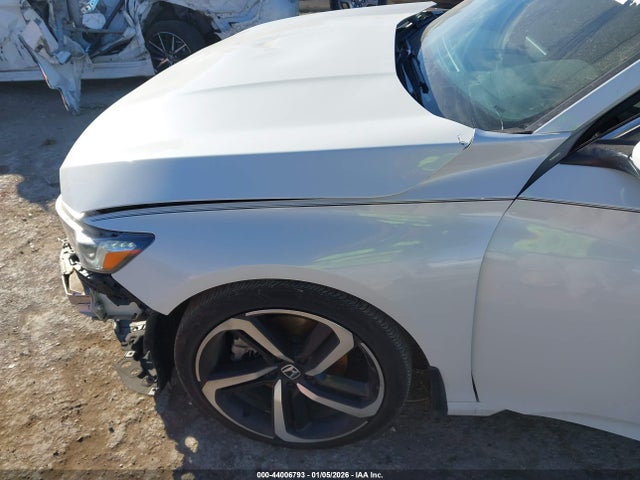 44006793 :رقم المزاد ، 1HGCV1F31JA212862 vin ، 2018 Honda Accord Sport مزاد بيع