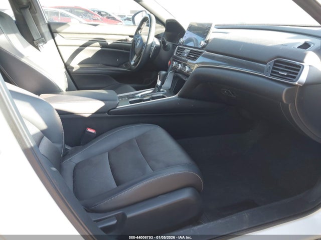 44006793 :رقم المزاد ، 1HGCV1F31JA212862 vin ، 2018 Honda Accord Sport مزاد بيع
