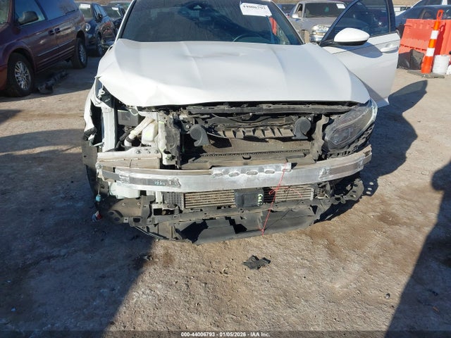 44006793 :رقم المزاد ، 1HGCV1F31JA212862 vin ، 2018 Honda Accord Sport مزاد بيع