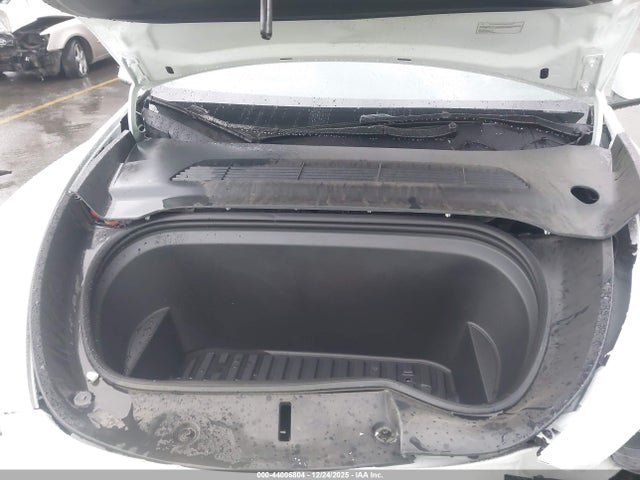 2024 TESLA MODEL Y 7SAYGDED3RF149621 Photo 9