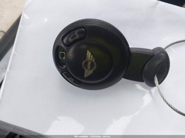 2010 MINI COOPER S WMWMF7C50ATW89549 Photo 10
