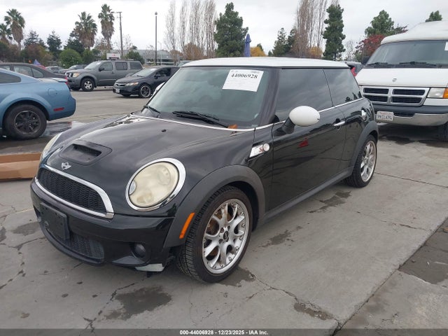 2010 MINI COOPER S WMWMF7C50ATW89549 Photo 1