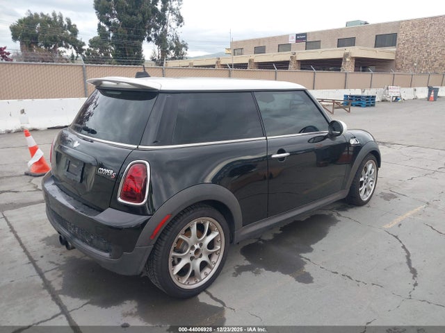 2010 MINI COOPER S WMWMF7C50ATW89549 Photo 3