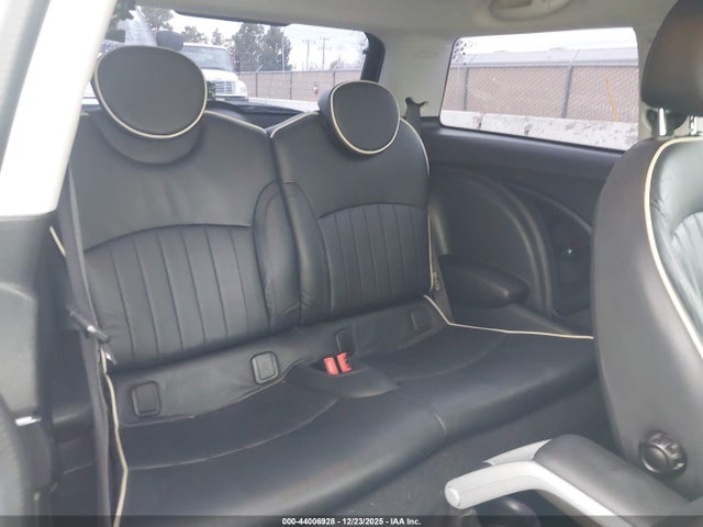 2010 MINI COOPER S WMWMF7C50ATW89549 Photo 7
